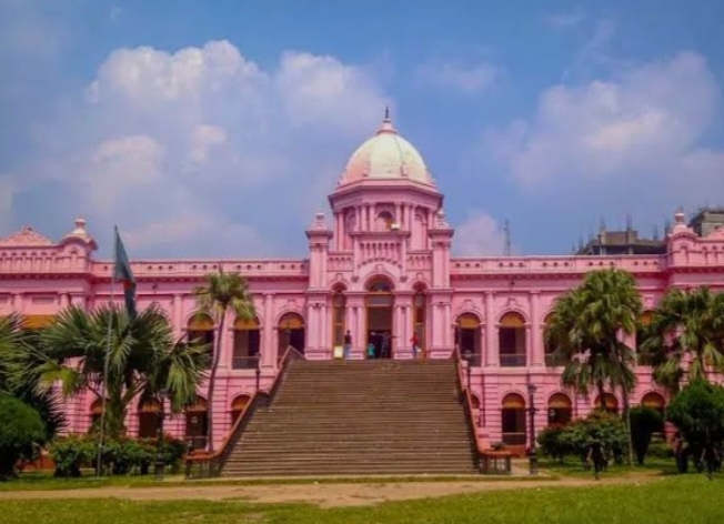 ✨ আহসান মঞ্জিল: বুড়িগঙ্গার তীরে গোলাপি প্রাসাদের রাজকীয় গল্প